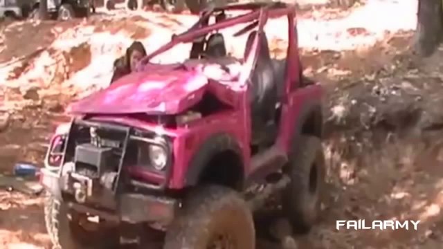 Kadınların Gülme Krizine Sokan Komik Kazaları :))