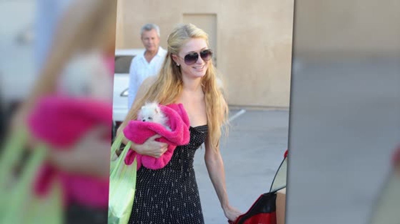 Paris Hilton stellt ihren neuen Zwergspitz Prince Hilton vor