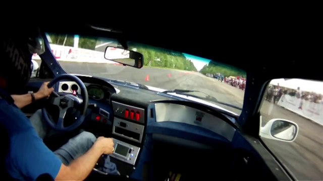 Bugatti Veyron vs Nissan Skyline GT-R R34 - Araba Tutkum