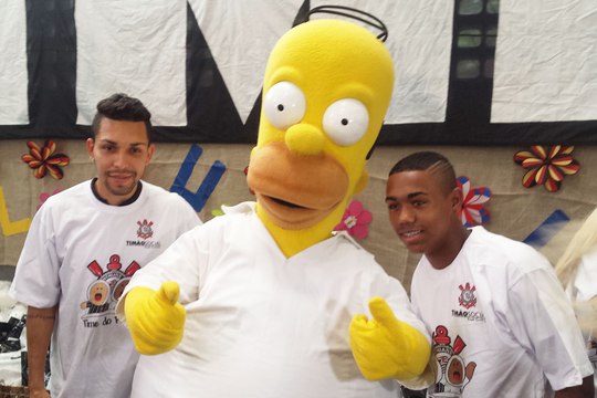 Jogadores do Corinthians participam de evento do Dia das Crianças