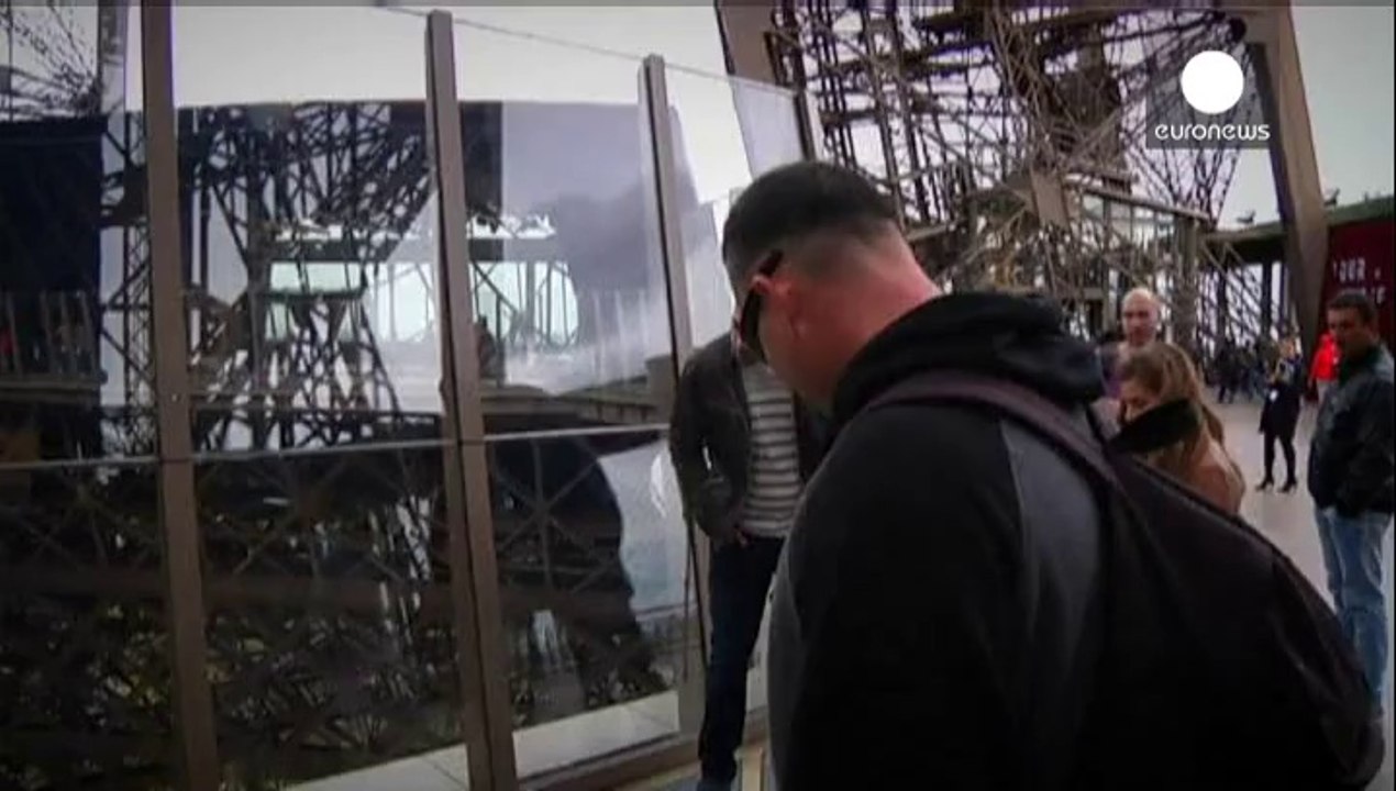 Увидеть Париж и задрожать: Эйфелева башня теперь с прозрачным полом