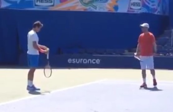 Quand Roger Federer essaye de faire le trick shot d'Elina Svitolina