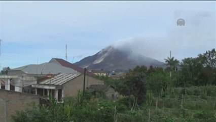 Endonezya'da Sinabung Yanardağı Alarmı Devam Ediyor