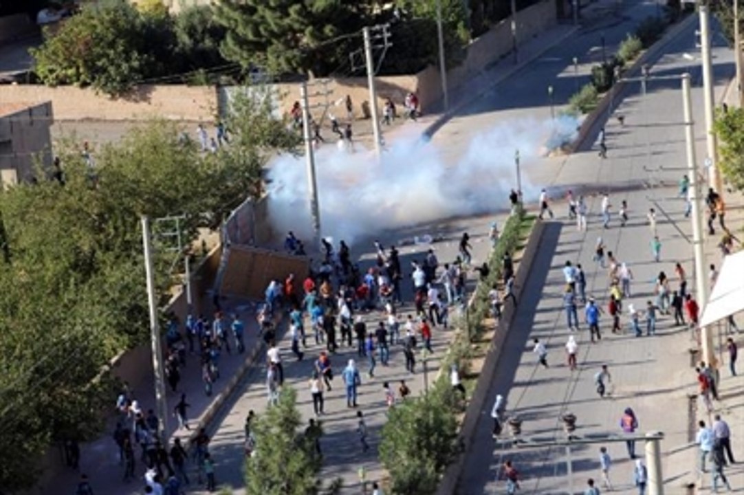 Nusaybin'de Ypg'linin Taziyesinin Ardından Olaylar Çıktı