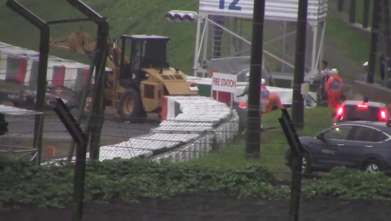 Les images du crash du pilote F1 Jules Bianchi au Grand Prix du Japon