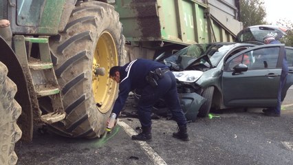 Accident entre un tracteur et une voiture