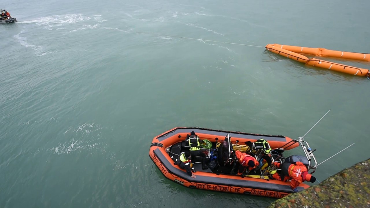 Dunkerque: exercice anti pollution POLMAR