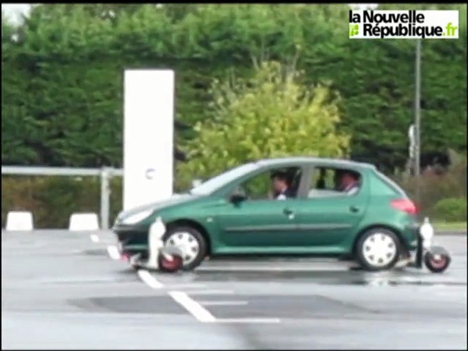 VIDEO. A Tours, les policiers se forment aux risques de la conduite