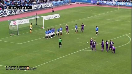 Exceptionnelle combinaison sur coup franc