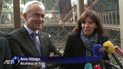 Piso de vértigo en la Torre Eiffel