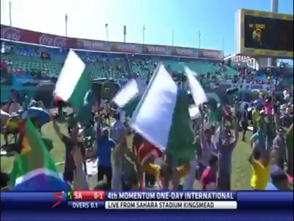 Wickets on the first bowl of the match by Waqar...