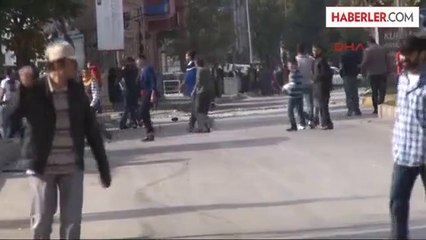 Işid'i Protesto Eden Gruba Satırlı, Tüfekli Saldırı3 Yaralı +