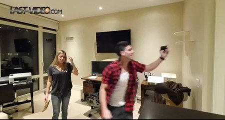 Blague : Il fait croire a sa copine que son chat est tombé par la fenêtre