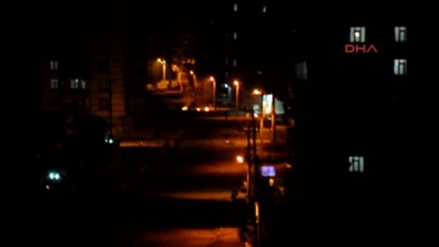 Işid'e Karşı Protesto Gösterileri ve Olaylar Devam Ediyor Haberine Ek - Diyarbakır'da Sokağa Çıkma...