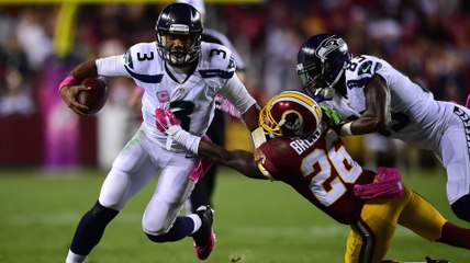 Seakhaws' Russell Wilson Lobs Magical Pass to Marshawn Lynch Against Redskins