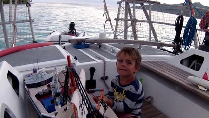 Tahiti_Jeu avec Maxime au coucher de soleil à Moorea