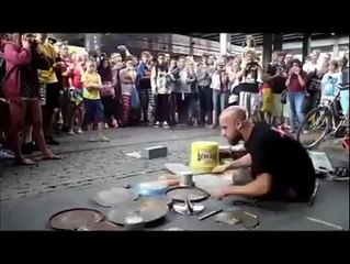 Tek kişilik dev tencere tava orkestrası