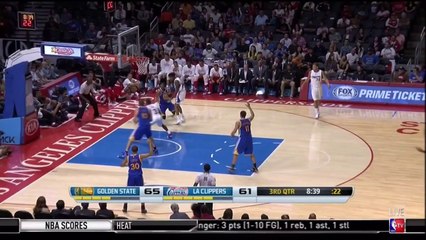 Les Clippers et les Warriors font du football en plein match