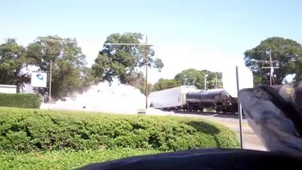 Un train percute violemment un camion !