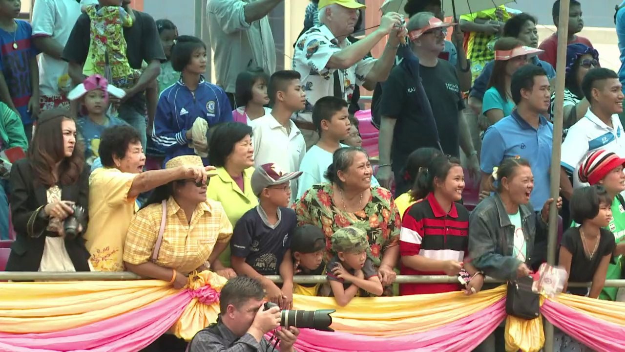 Thaïlande: les courses de buffles en guise de c...