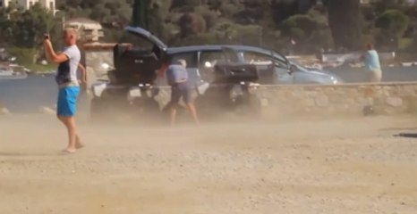 Arabasını Uçağının Arkasına Park Edince Başına Gelmeyen Kalmadı