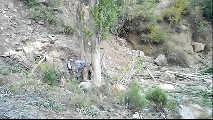 Koca Kavağı ayağı ile direnerek yıkmaya çalışan Vatandaş