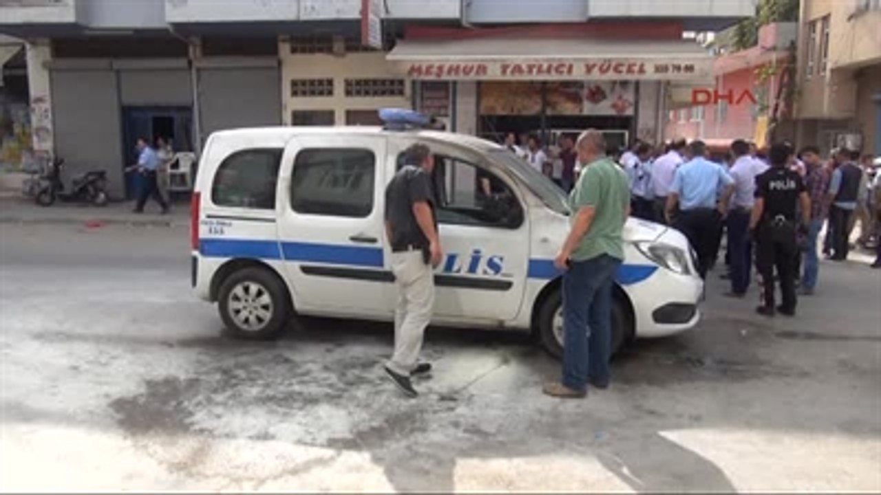 Adana Polis Aracına Molotoflu Saldırı; 2 Polis Yaralı