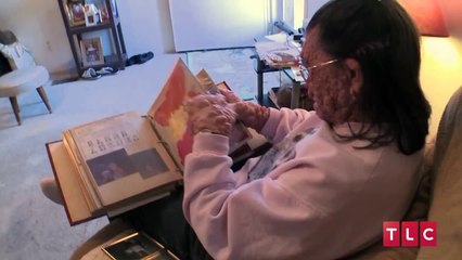 Cette femme a le visage recouvert de bulles