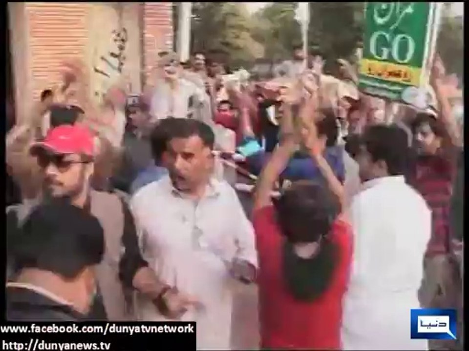 Dunya News - Multan: PML-N workers storm Sh Rasheed's hotel, raise 'go Imran go' slogan