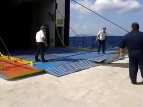 Feribota binmek hiç bu kadar zor olmamıştı