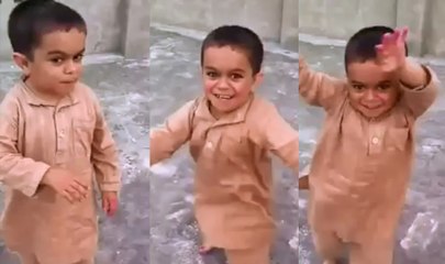 Dans Ederek Kendinden Geçen Ufaklık