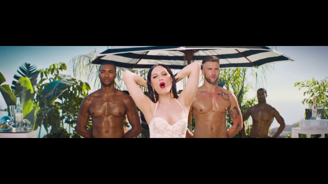 JESSIE J ft 2 CHAINZ Burnin' Up (Video 2014).
