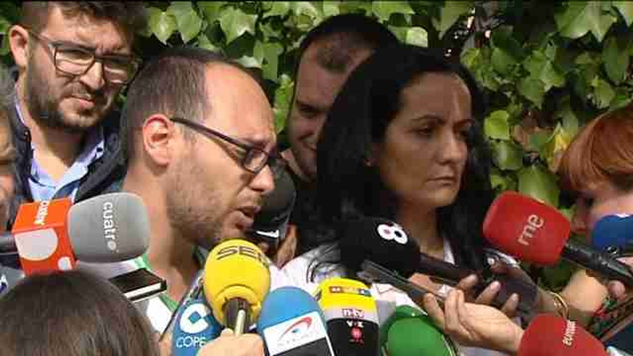 Spanish nurse could have been infected with Ebola by touching face with protective gloves