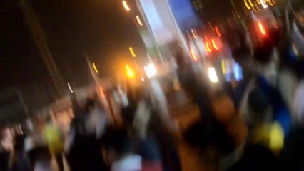 Guy Enters Stadium and show #GoNawazGo to Afridi while he was batting against Australia