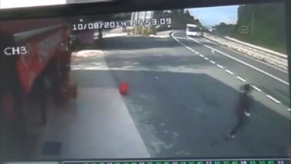 İşçi Servisinin Çarptığı Kız Hayatını Kaybetti