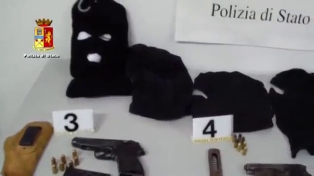 Biancavilla - la Polizia di Stato sequestra arsenale con fucili mitragliatori