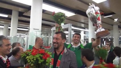 Karşıyaka, Kupa Zaferini Sabaha Kadar Kutladı