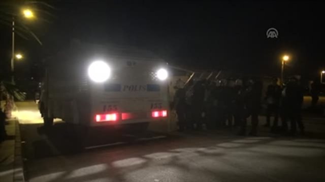 İzinsiz Gösteriler - Mahalleye Gelen Ambulans, Hastayı Alamadı