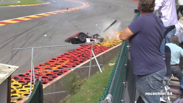 Film Sahnesi Gibi Yarış Kazası