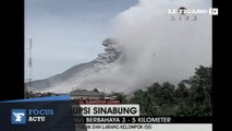 Indonésie : le volcan Sinabung crache des nuages de cendres