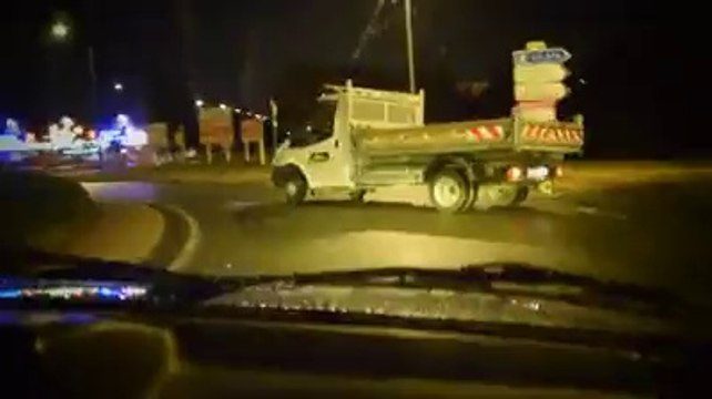 Faire du Drift avec un camion-benne de location!