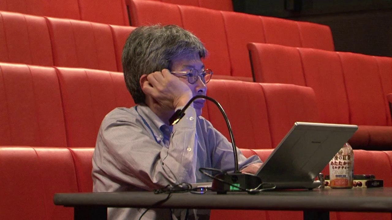 Roboter spielt Kafka