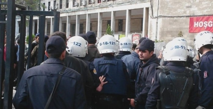 İstanbul Üniversitesi'nde IŞİD Gerginliği: 28 Öğrenci Gözaltında