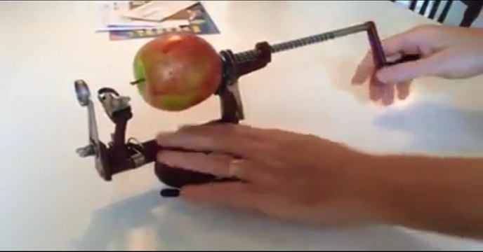 Elma Soymak ve Dilimlemek Hiç Bu Kadar Kolay Olmamıştı!