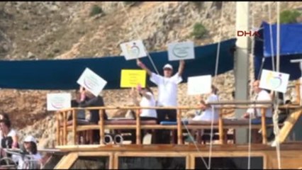 Alanya Meme Kanserine Farkındalık İçin Daldılar