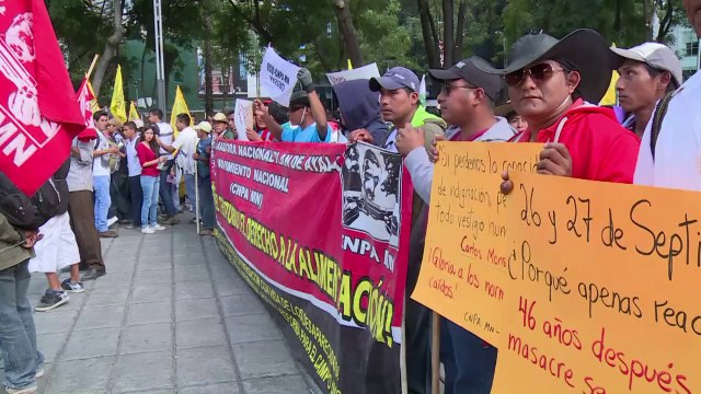 Mexique: mobilisation massive pour les 43 étudiants disparus