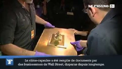 New York : une «time capsule» ouverte 100 ans après avoir été enterrée
