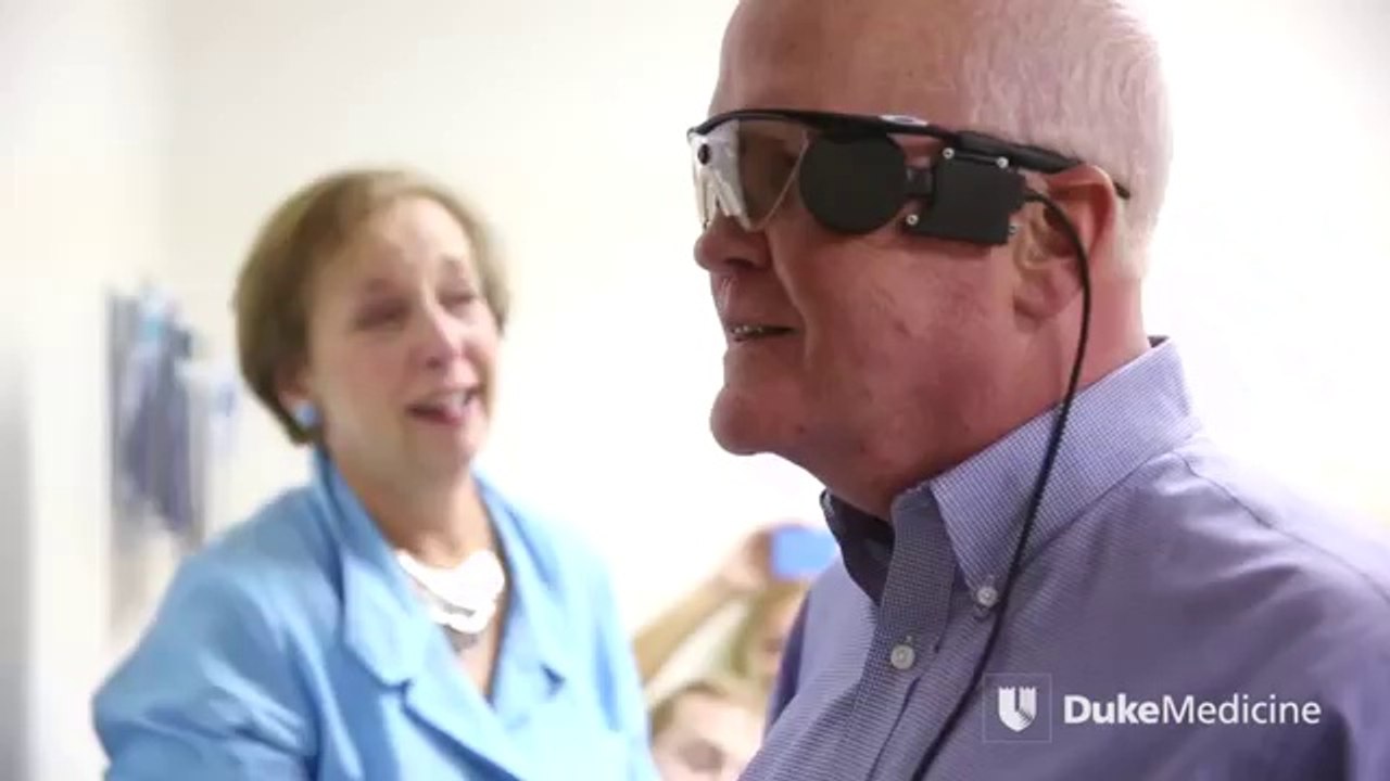 A 66 ans, il voit la lumière après avoir passé 33 ans dans l'obscurité