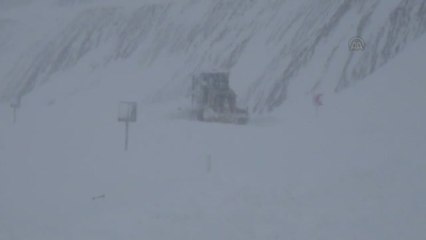 Yol Açma Çalışmaları Sürüyor