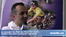 Le speaker du Tour du Haut Var-matin Fabien Rossolini présente l'épreuve